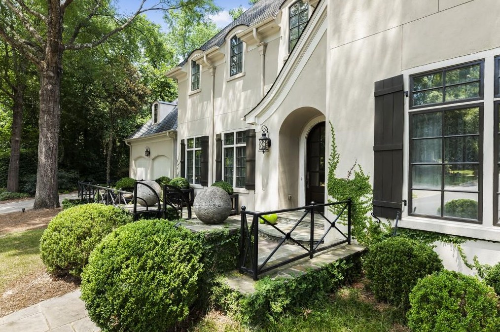 1 Old Paces Pl, Atlanta GA  30327-2469 exterior