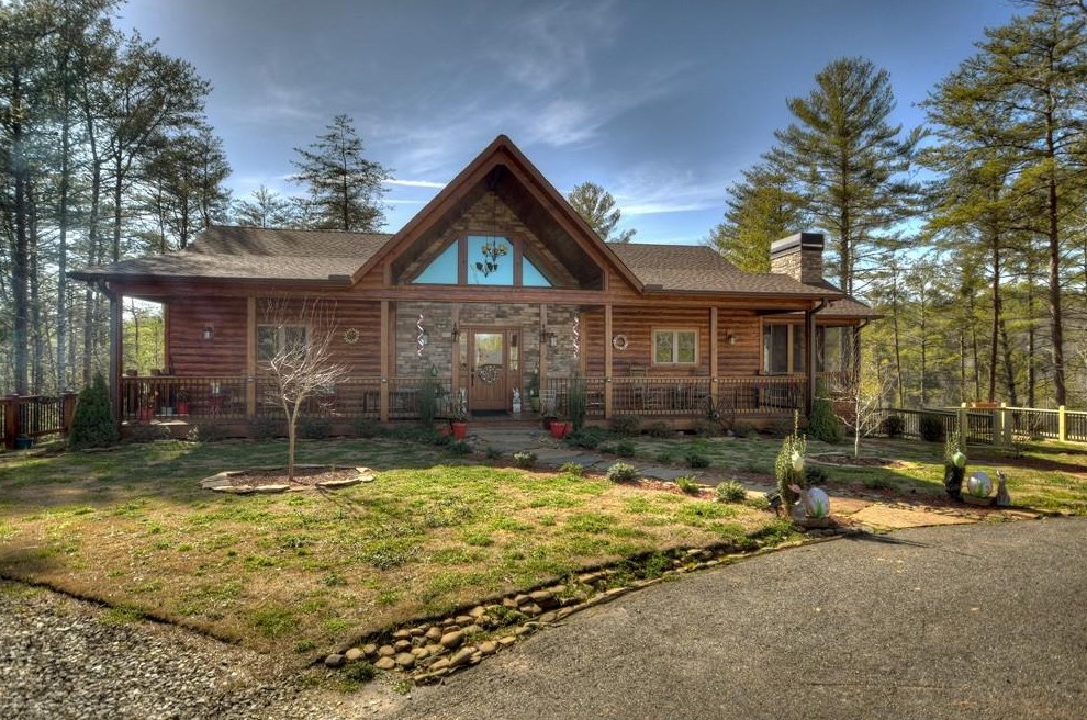 653 Kensington Dr, Mineral Bluff, GA 30559