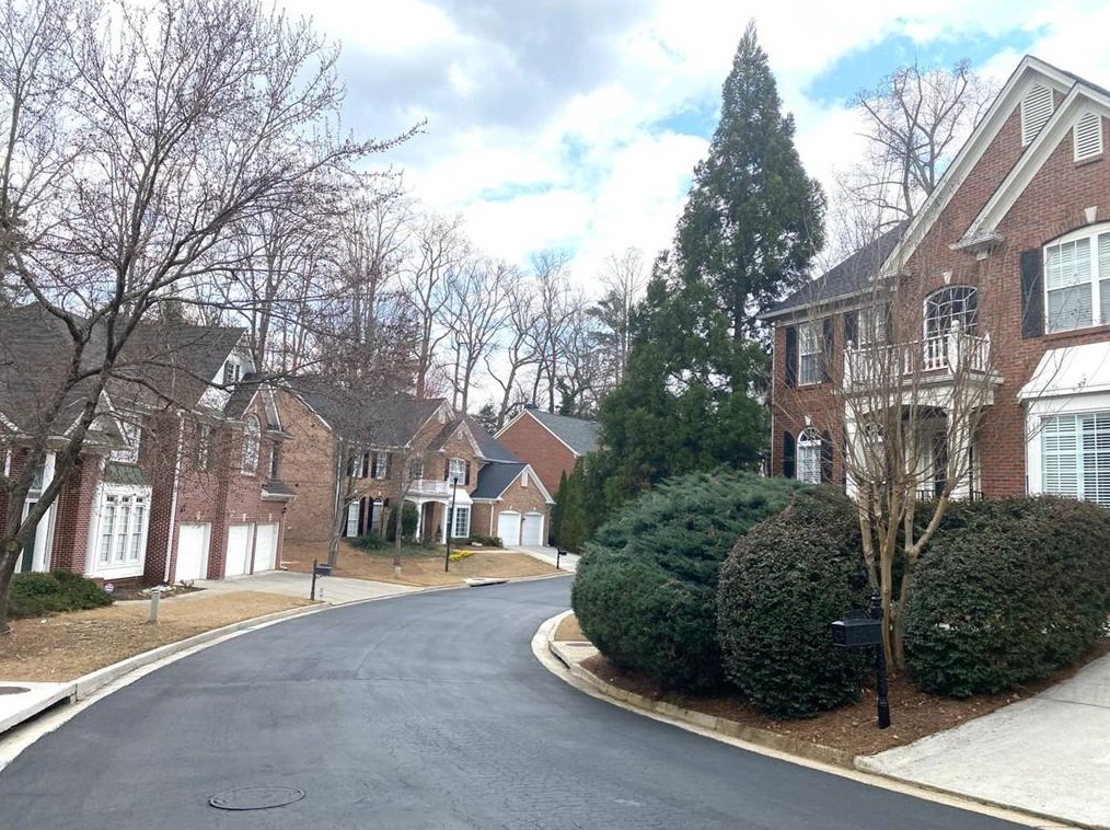 2082 Wrights Mill Cir, Atlanta GA  30324-2791 exterior
