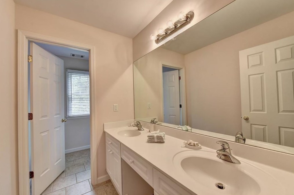 12512 Huntington Trce Ln, Alpharetta GA 30005-7504 exterior