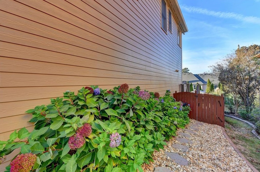 1630 Heatherglade Ln, Lawrenceville GA 30045-9757 exterior