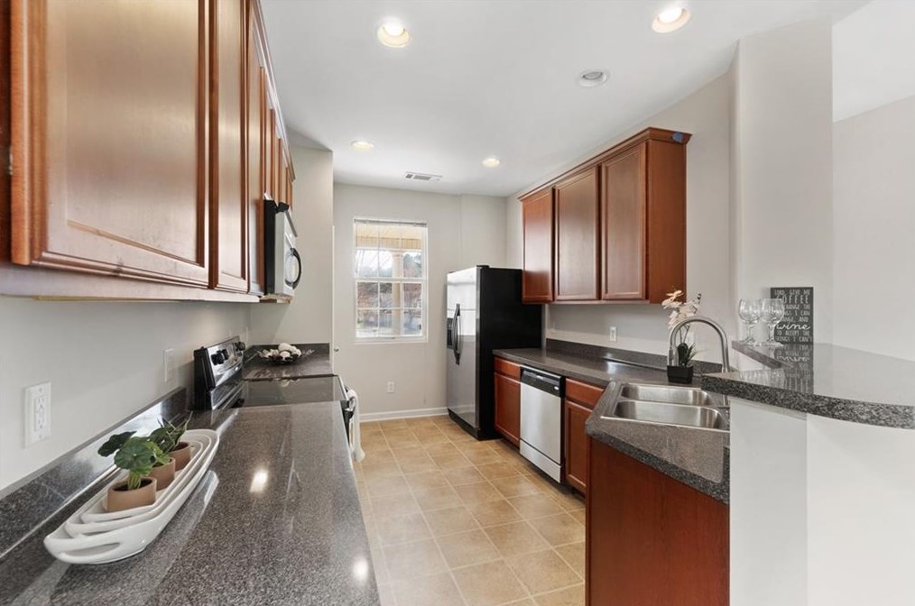 5557 Sable Way, Atlanta GA  30349-8838 exterior