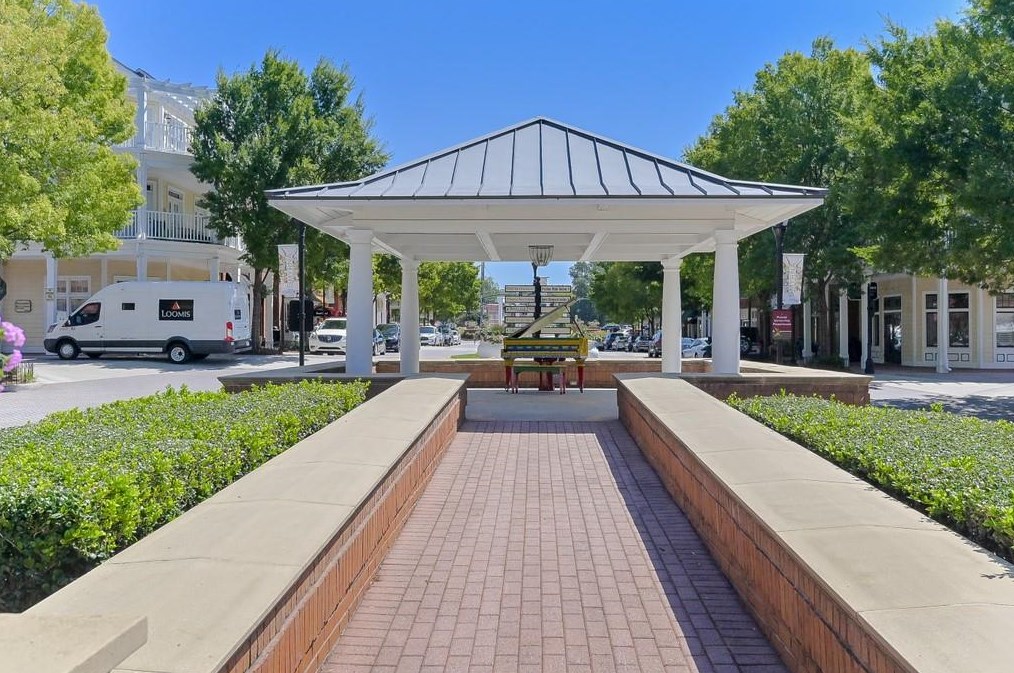 3242 Highland Dr, Smyrna GA  30080-3736 exterior