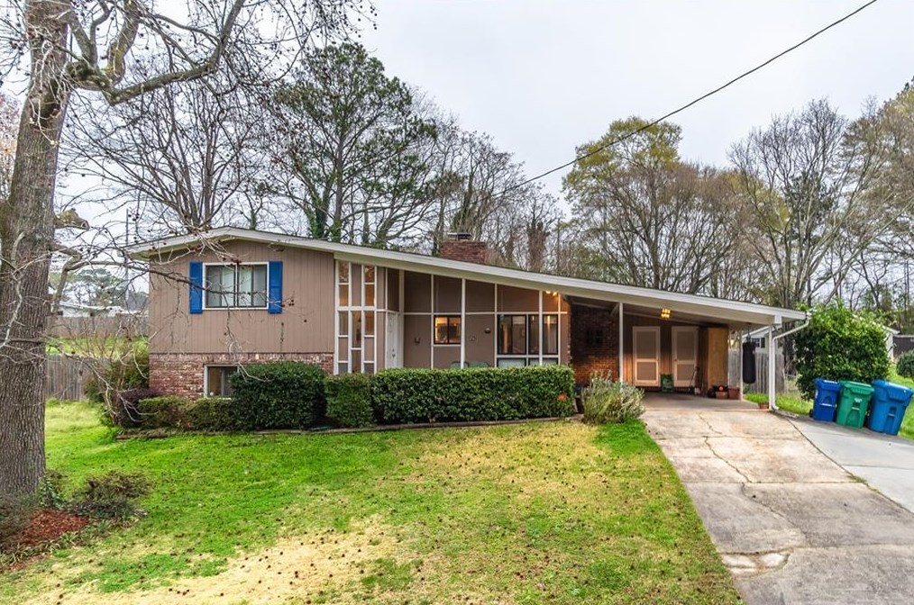 1643 Spruce Valley Dr, Decatur GA  30033-2503 exterior