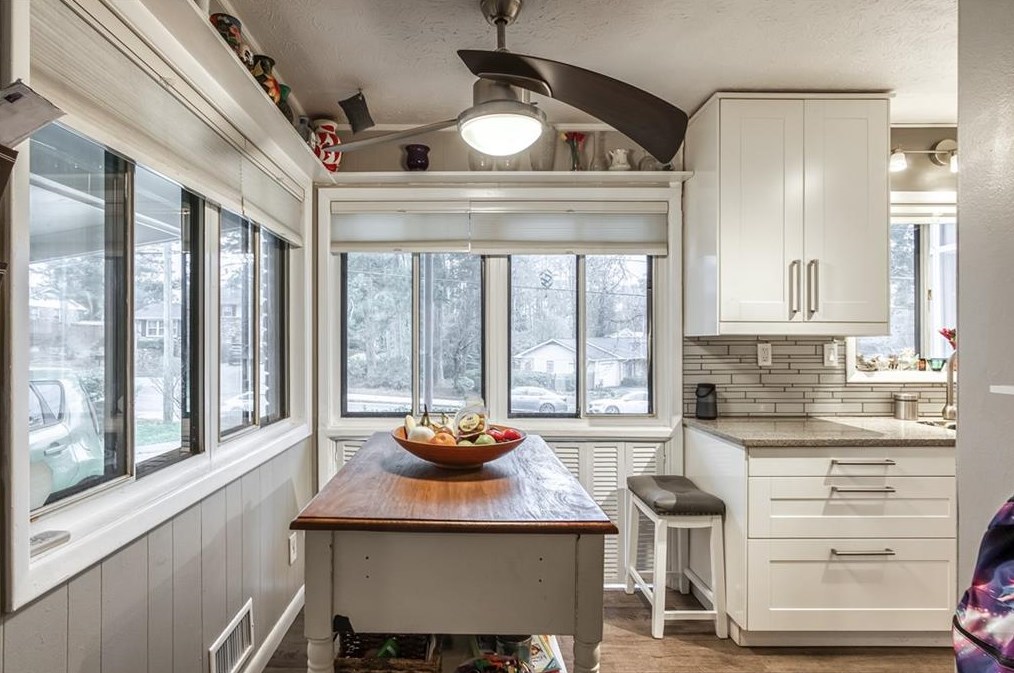 1643 Spruce Valley Dr, Decatur GA  30033-2503 exterior