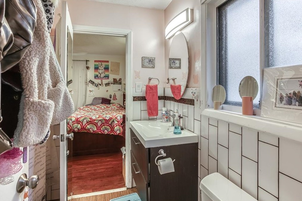 1643 Spruce Valley Dr, Decatur GA  30033-2503 exterior