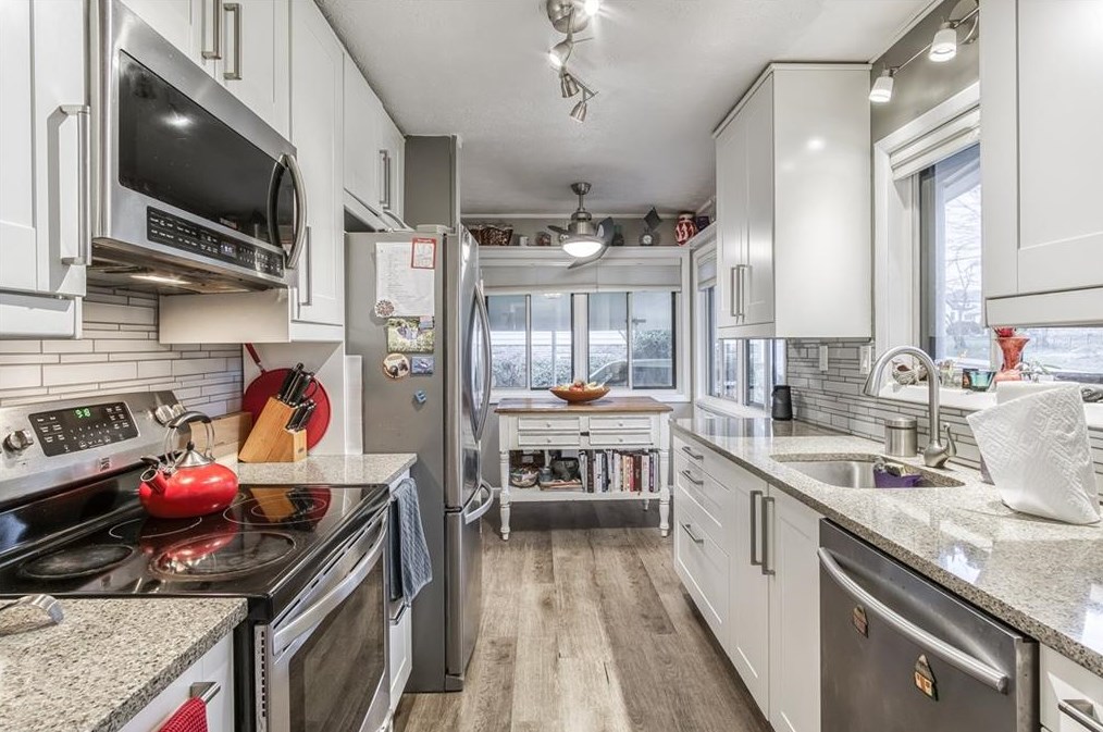 1643 Spruce Valley Dr, Decatur GA  30033-2503 exterior