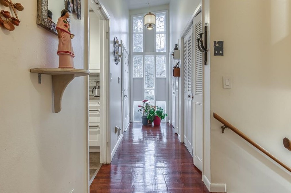 1643 Spruce Valley Dr, Decatur GA  30033-2503 exterior