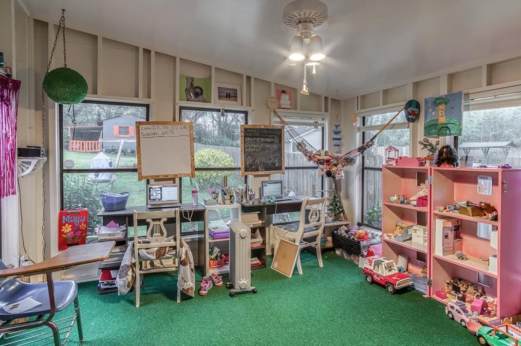 1643 Spruce Valley Dr, Decatur GA  30033-2503 exterior