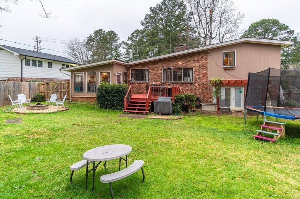 1643 Spruce Valley Dr, Decatur GA  30033-2503 exterior