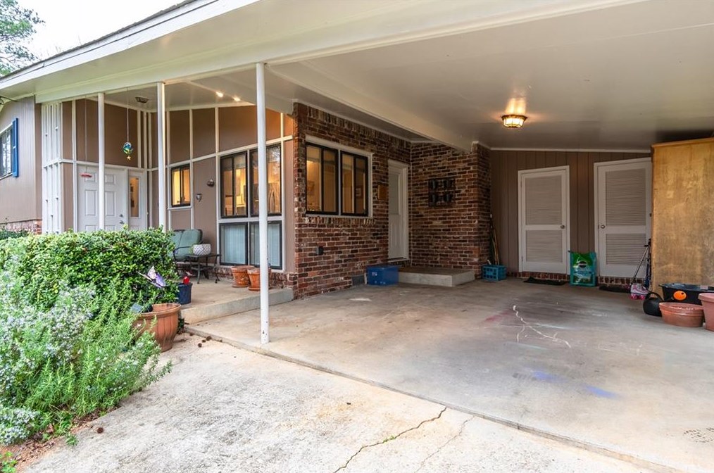 1643 Spruce Valley Dr, Decatur GA  30033-2503 exterior