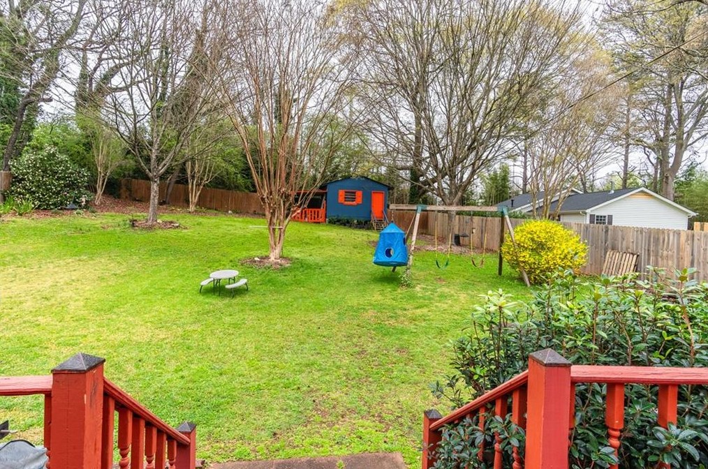 1643 Spruce Valley Dr, Decatur GA  30033-2503 exterior