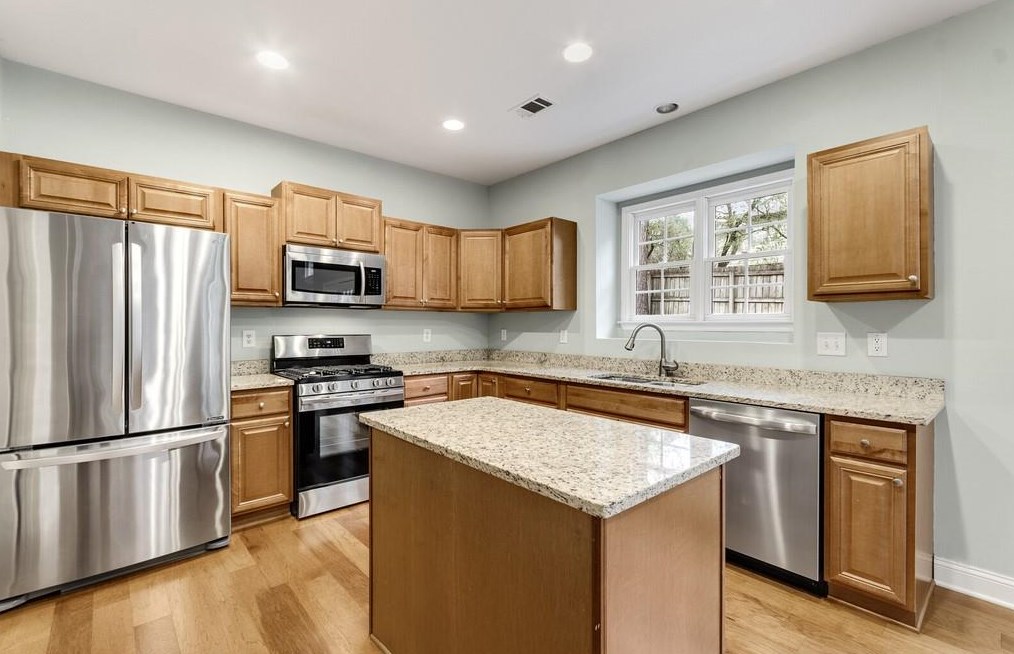 12595 Huntington Trce Ln, Alpharetta GA 30005-7504 exterior