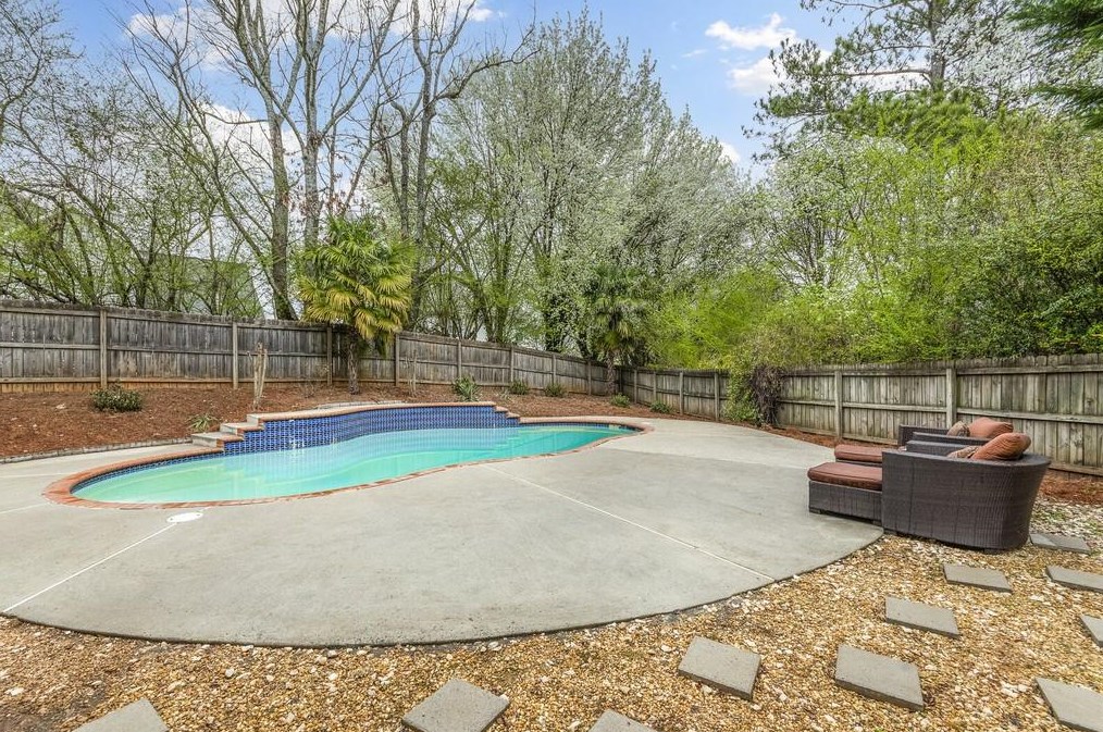 12595 Huntington Trce Ln, Alpharetta GA 30005-7504 exterior