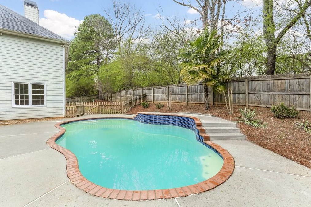 12595 Huntington Trce Ln, Alpharetta GA 30005-7504 exterior