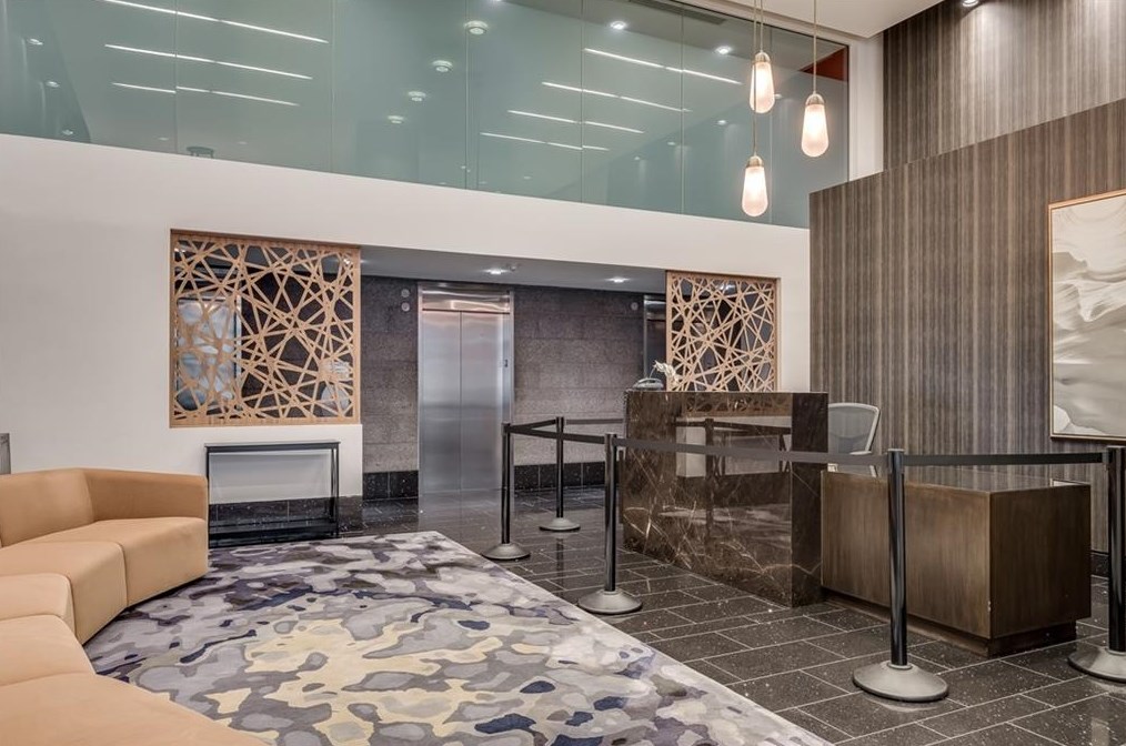 950 Peachtree St, Atlanta GA  30309-3862 exterior