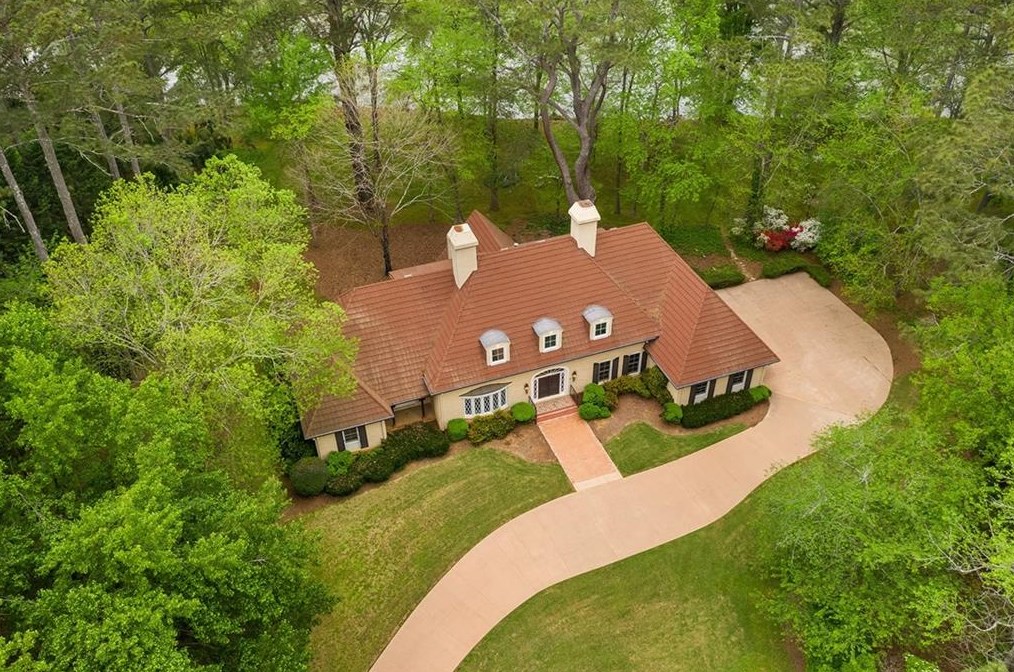 6030 Winterthur Dr, Atlanta GA  30328-4623 exterior