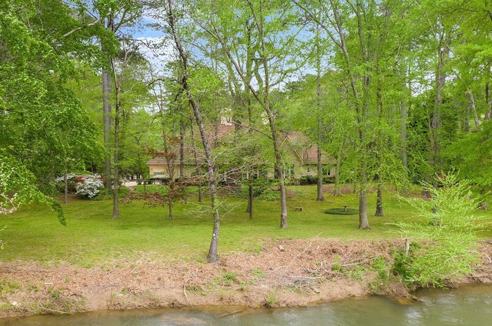 6030 Winterthur Dr, Atlanta GA  30328-4623 exterior