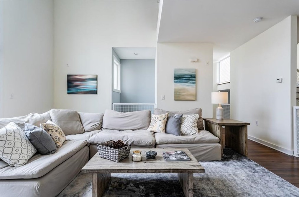 1260 Van Allen Mews, Atlanta GA 30318-4180 exterior