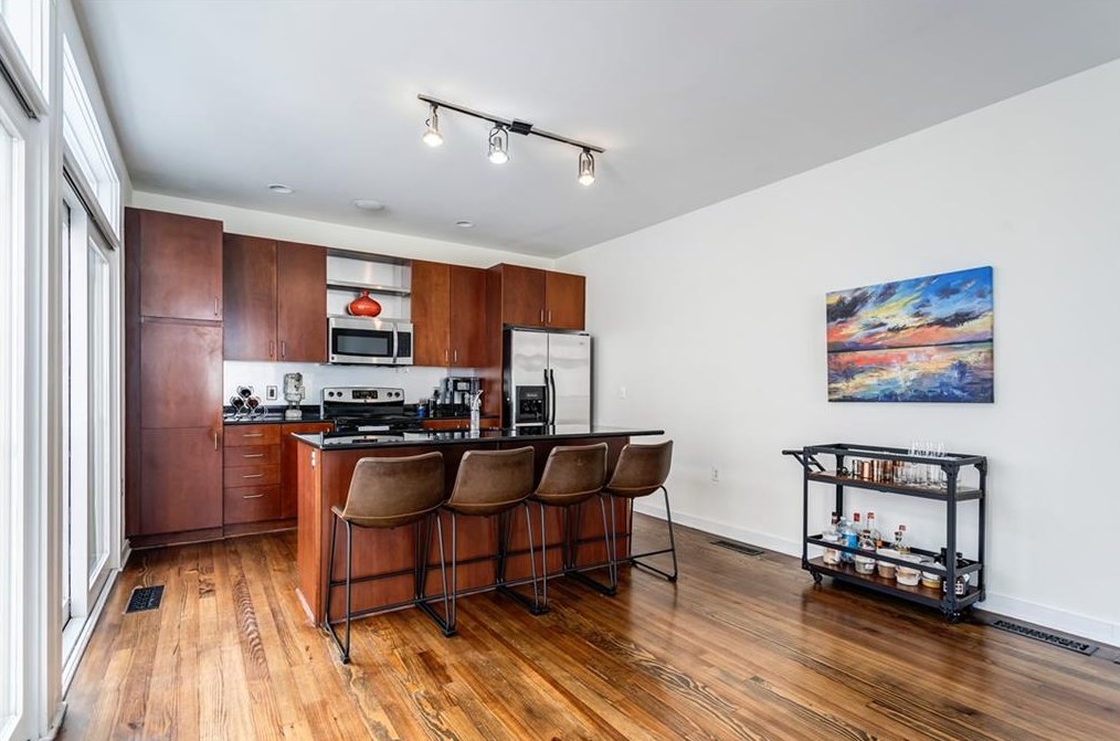 1260 Van Allen Mews, Atlanta GA 30318-4180 exterior