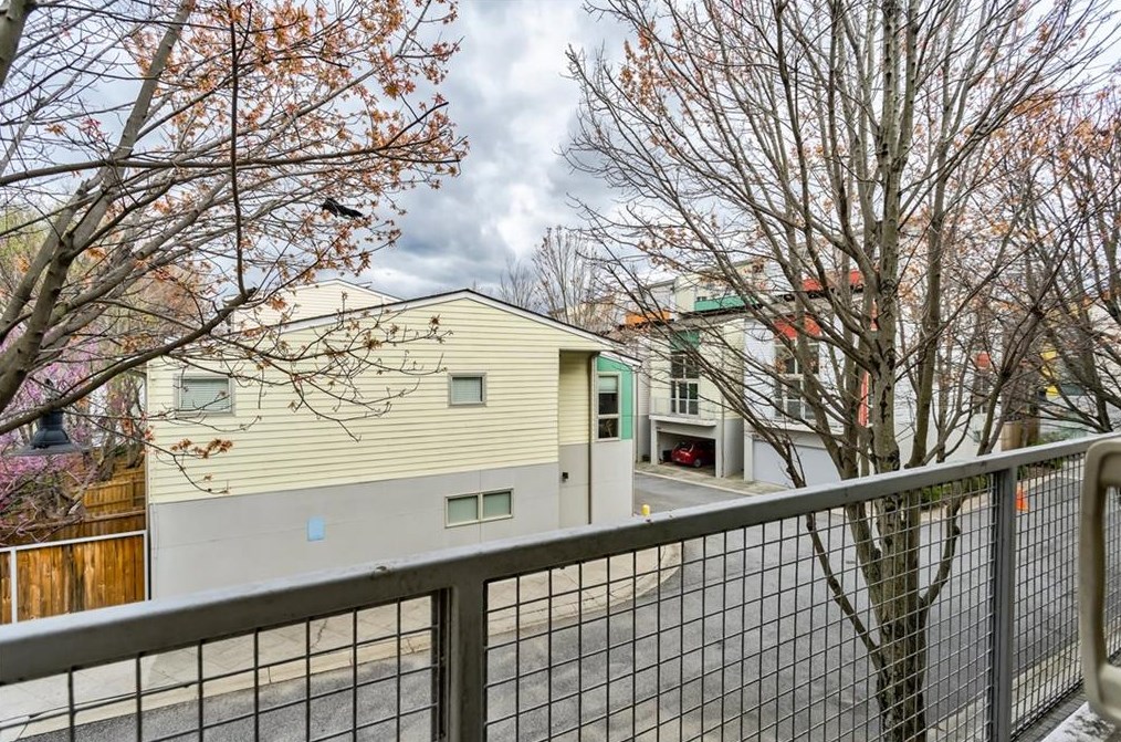 1260 Van Allen Mews, Atlanta GA 30318-4180 exterior