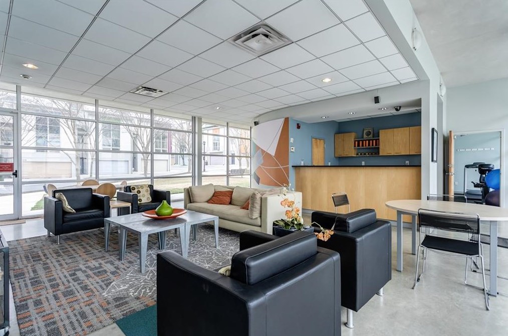 1260 Van Allen Mews, Atlanta GA 30318-4180 exterior