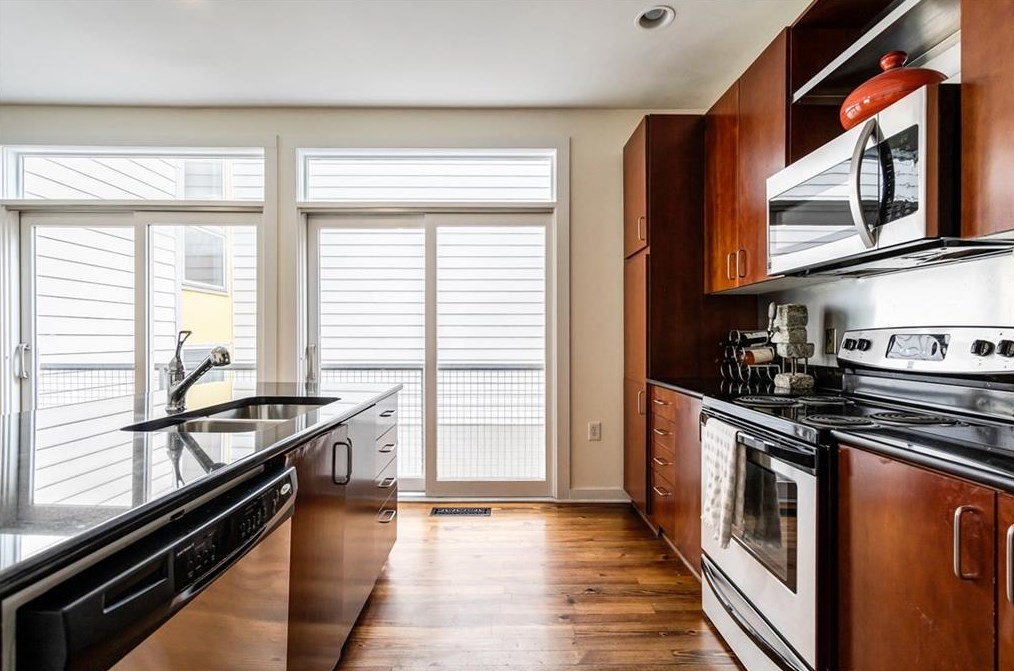 1260 Van Allen Mews, Atlanta GA 30318-4180 exterior