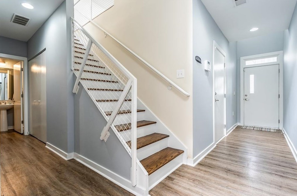 1260 Van Allen Mews, Atlanta GA 30318-4180 exterior