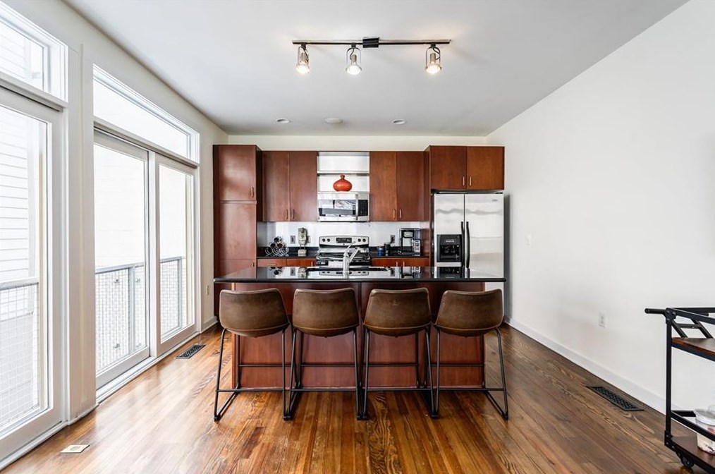 1260 Van Allen Mews, Atlanta GA 30318-4180 exterior