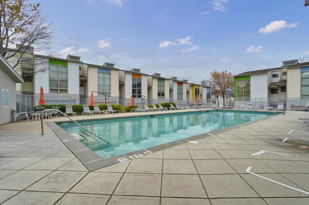 1260 Van Allen Mews, Atlanta GA 30318-4180 exterior