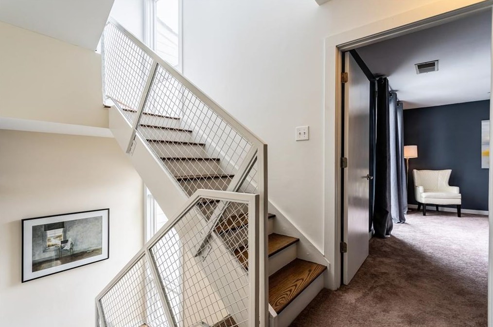 1260 Van Allen Mews, Atlanta GA 30318-4180 exterior