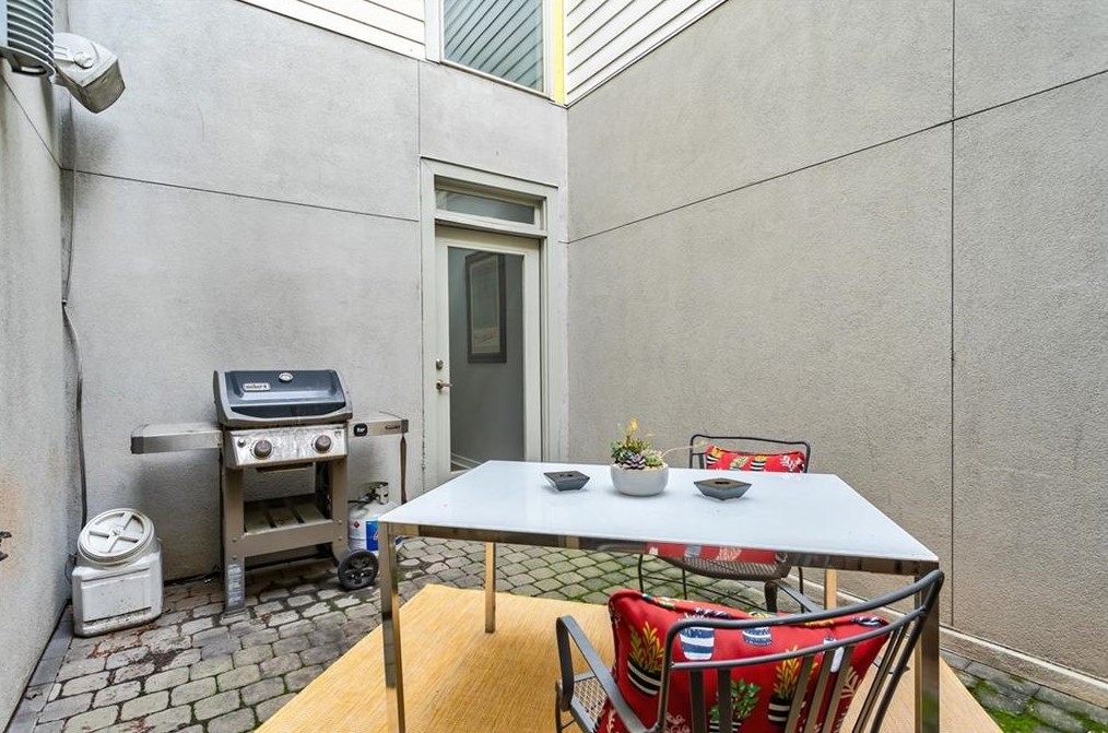 1260 Van Allen Mews, Atlanta GA 30318-4180 exterior