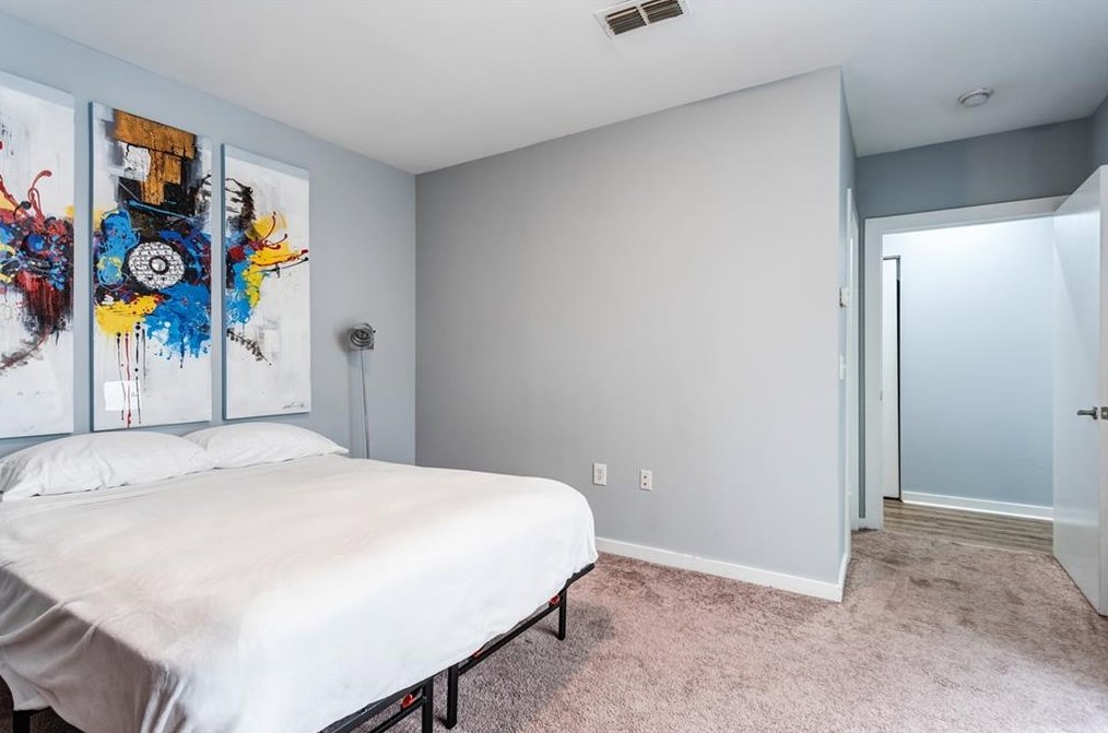 1260 Van Allen Mews, Atlanta GA 30318-4180 exterior