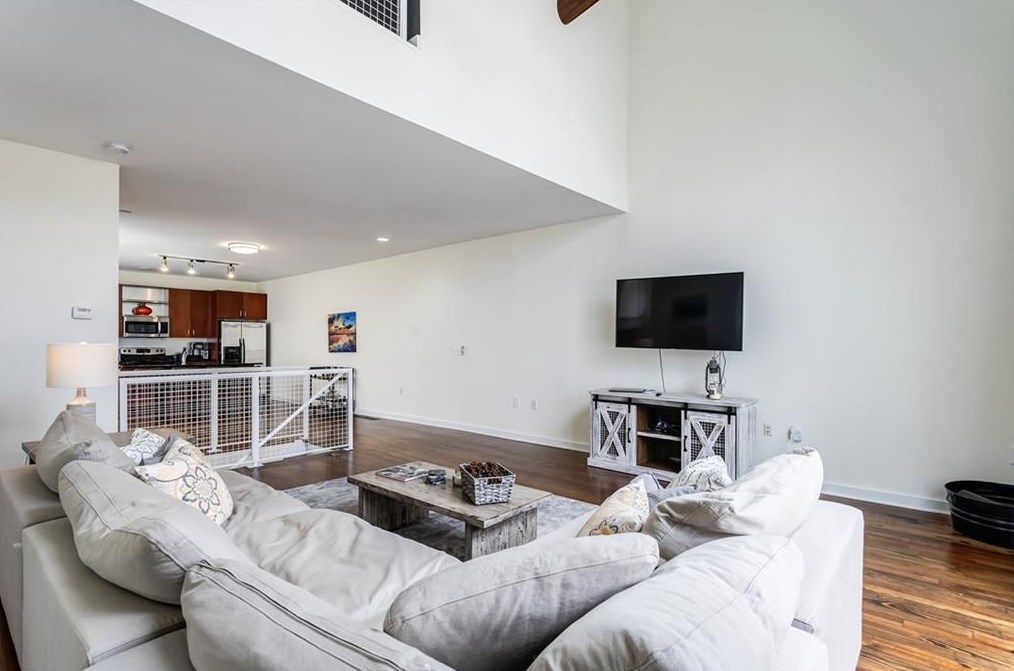 1260 Van Allen Mews, Atlanta GA 30318-4180 exterior