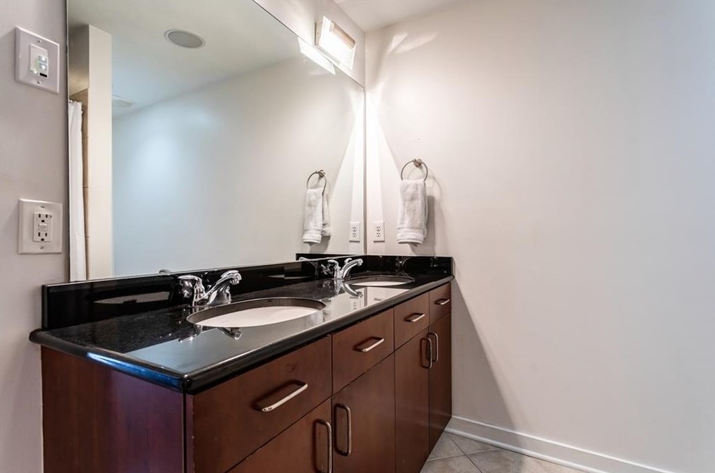 1260 Van Allen Mews, Atlanta GA 30318-4180 exterior