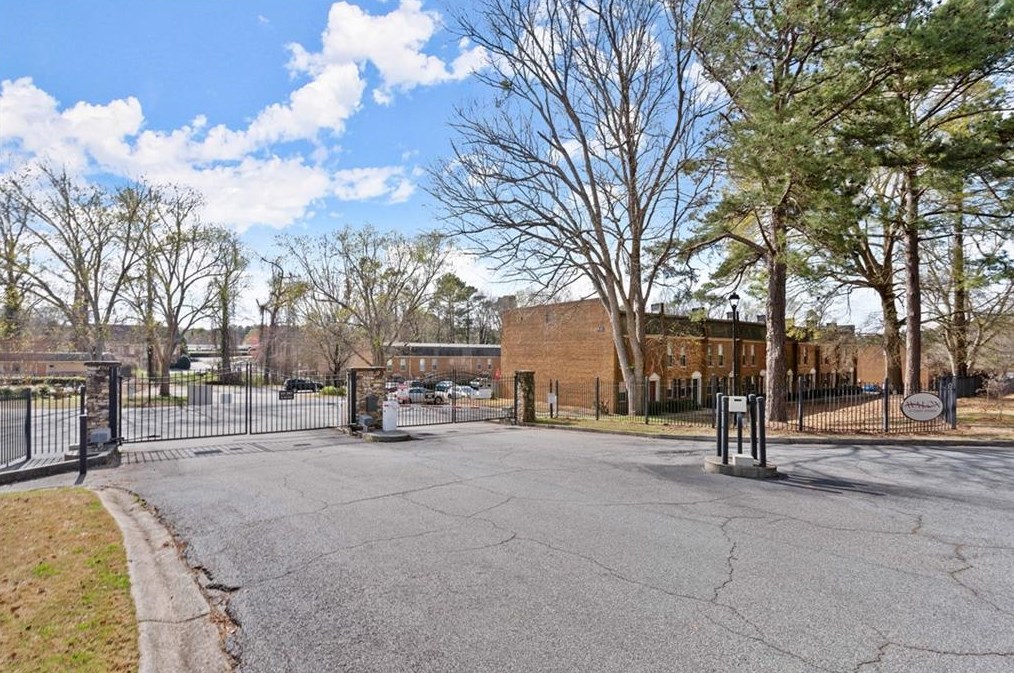255 Winding River Dr, Atlanta GA  30350-1920 exterior