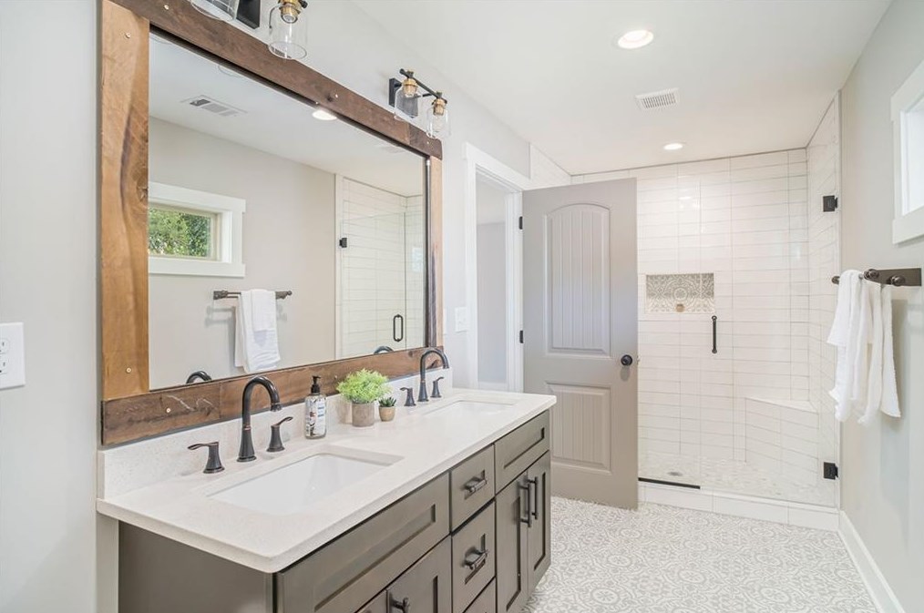 2185 Greystone Way, Decatur GA  30032-5539 exterior