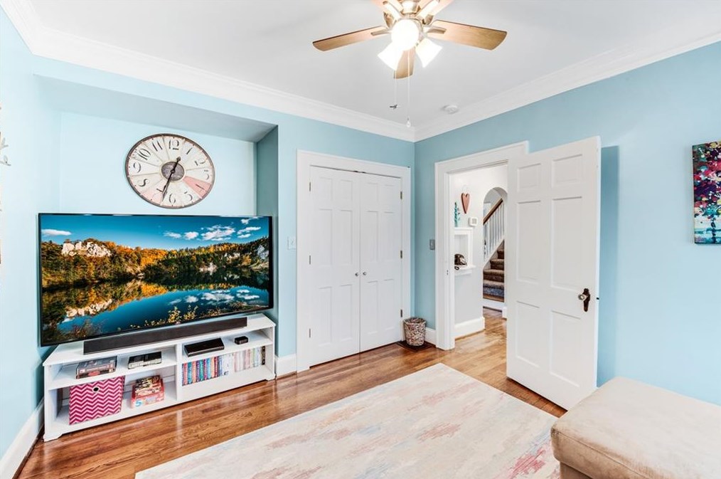 220 Woodlawn Ave, Decatur GA  30030-2311 exterior