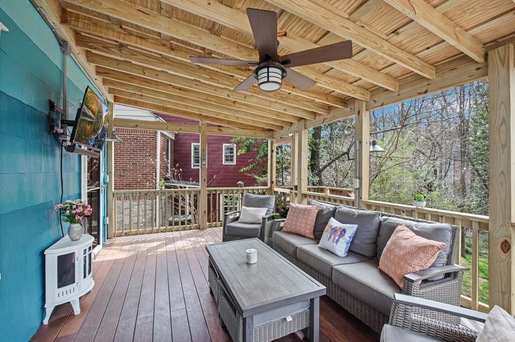 220 Woodlawn Ave, Decatur GA  30030-2311 exterior