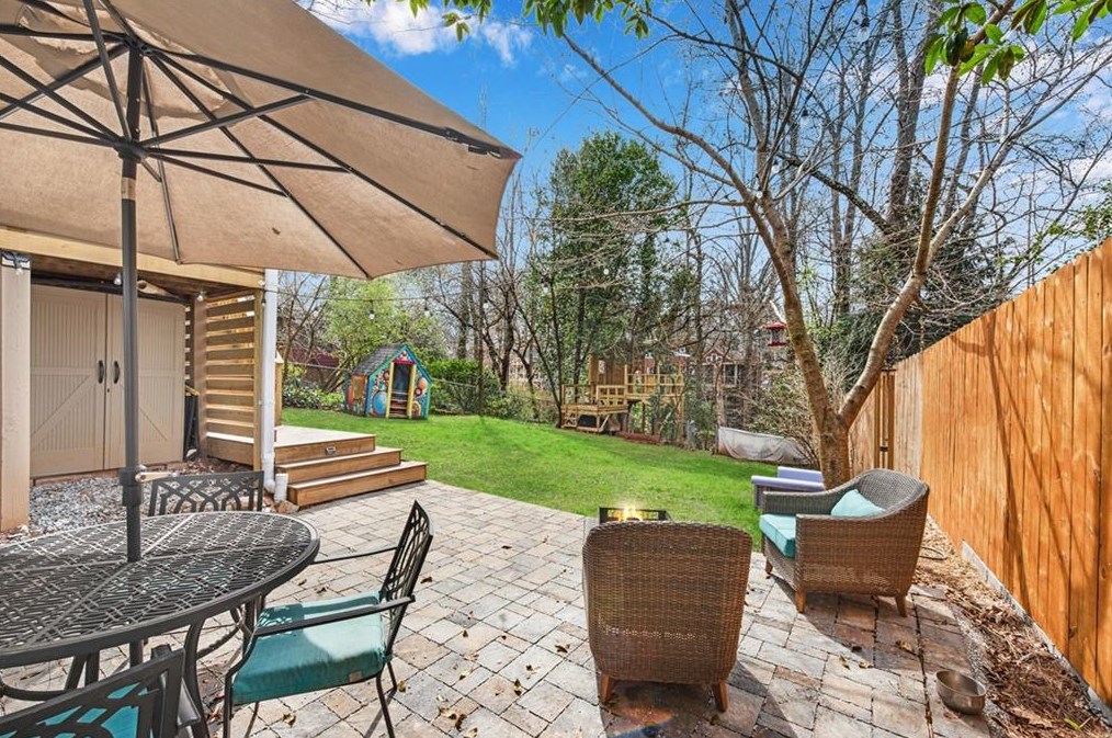 220 Woodlawn Ave, Decatur GA  30030-2311 exterior