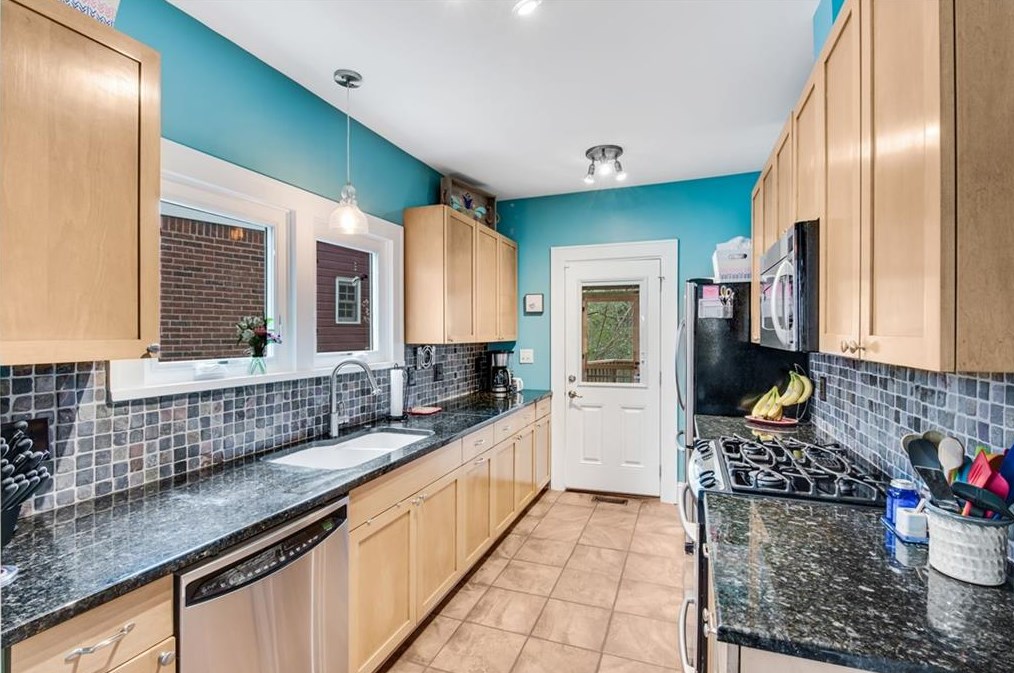 220 Woodlawn Ave, Decatur GA  30030-2311 exterior