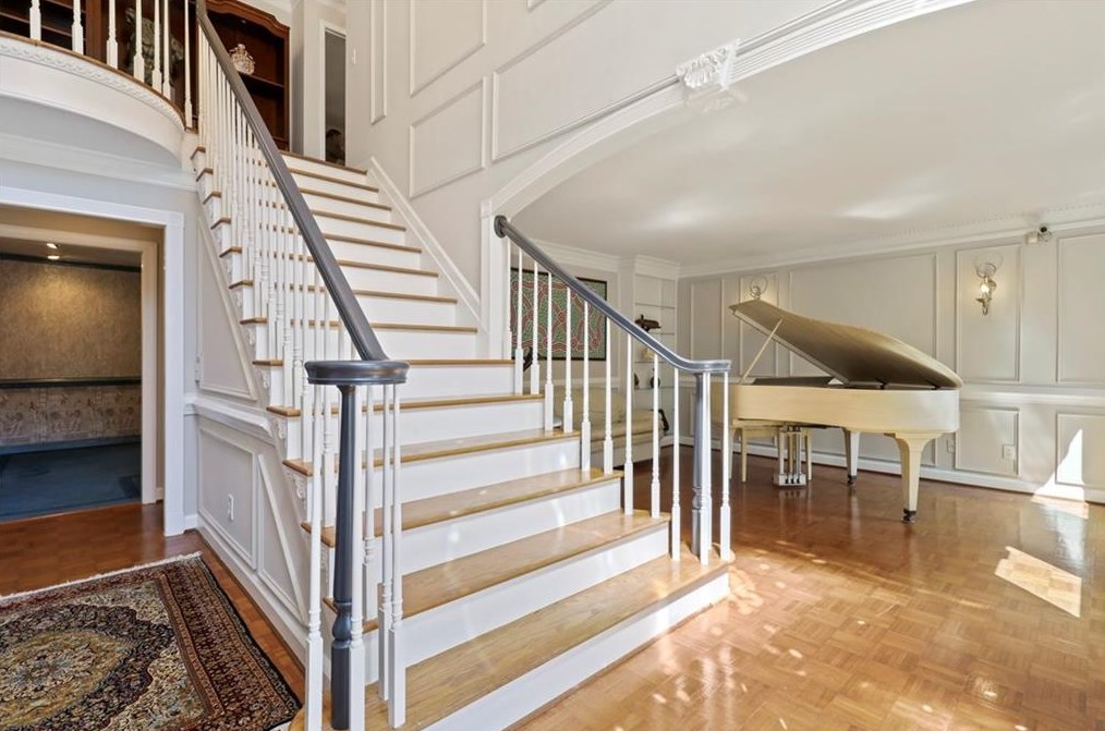 590 Valley Hall Dr, Atlanta GA  30350-4631 exterior