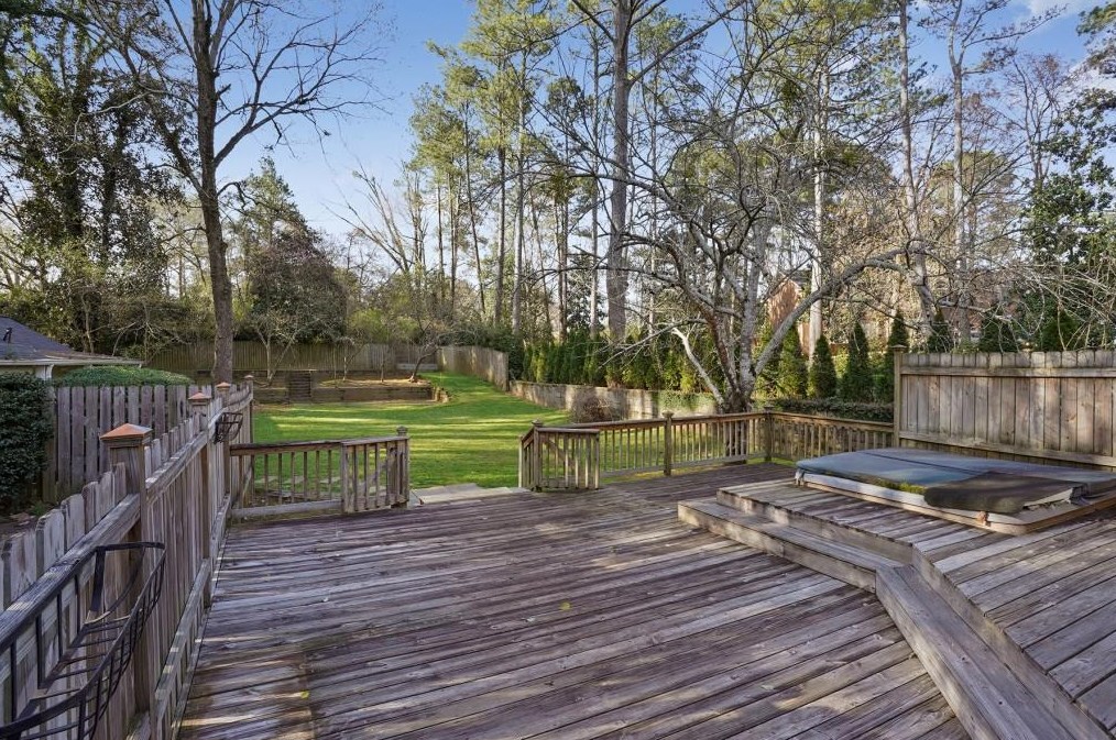 4528 Wieuca Rd, Atlanta GA  30342-3332 exterior