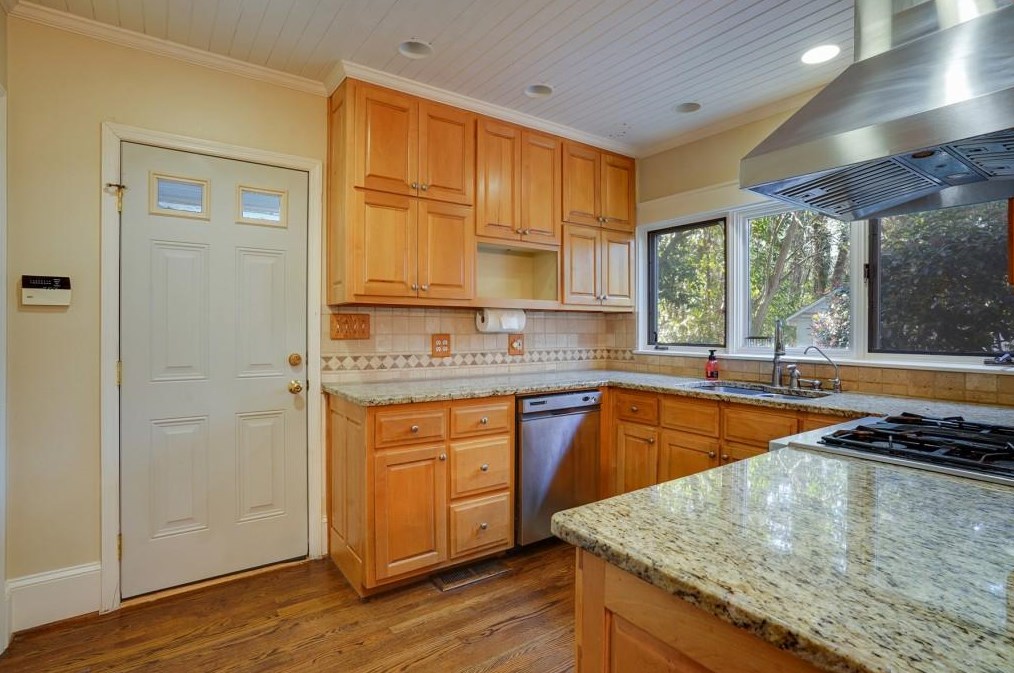 4528 Wieuca Rd, Atlanta GA  30342-3332 exterior