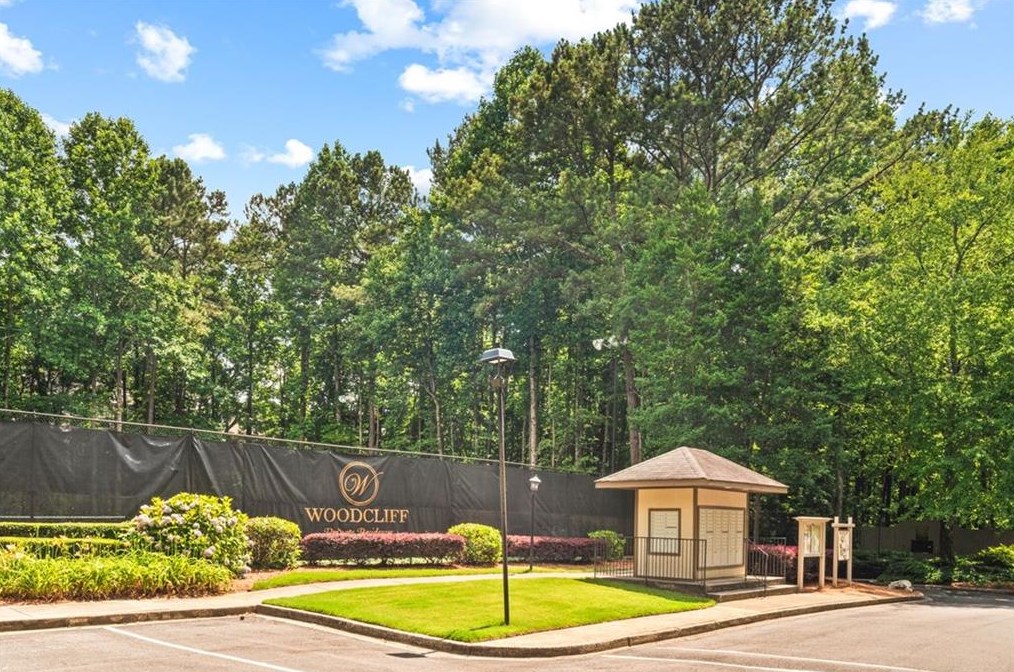 1207 Woodcliff Dr, Atlanta GA  30350-3149 exterior