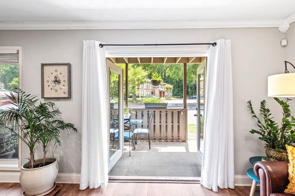 1207 Woodcliff Dr, Atlanta GA  30350-3149 exterior