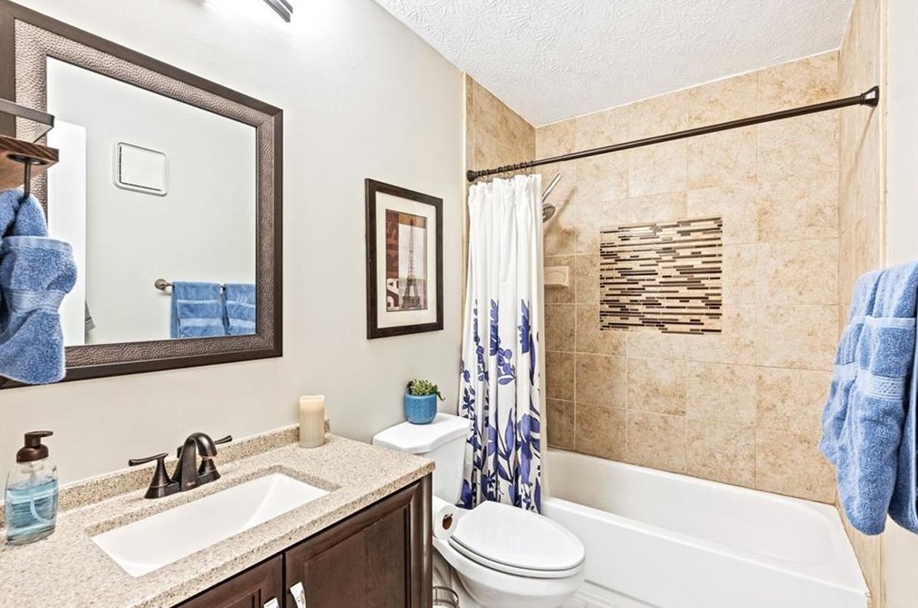 1207 Woodcliff Dr, Atlanta GA  30350-3149 exterior