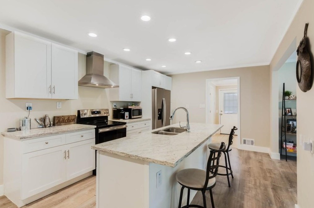 1895 Wallace Rd, Atlanta GA  30331-7626 exterior