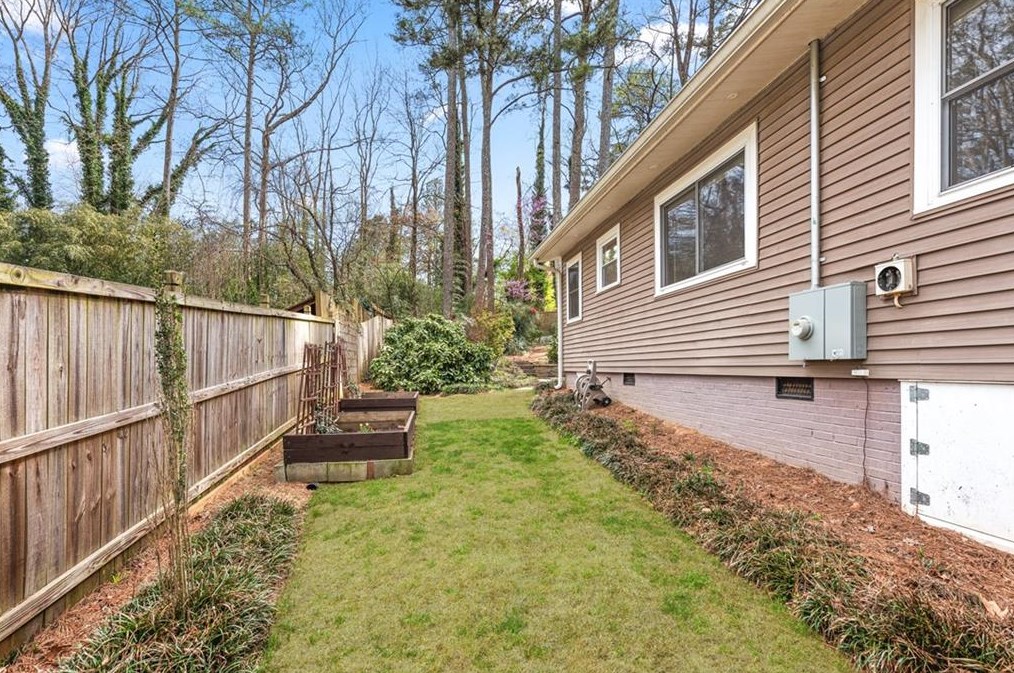 3027 Vista Brook Dr, Decatur GA  30033-5114 exterior