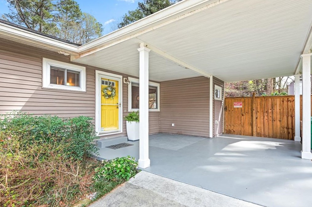 3027 Vista Brook Dr, Decatur GA  30033-5114 exterior